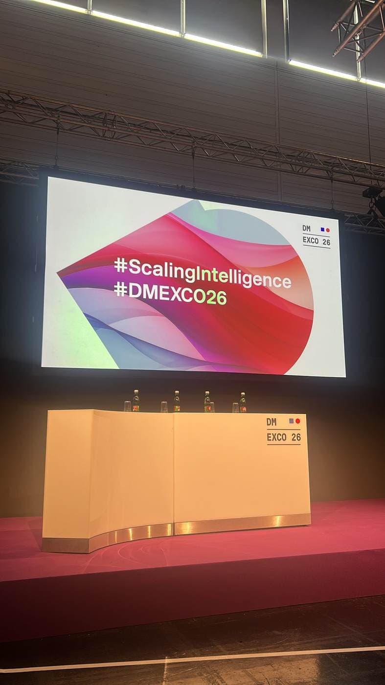 DMEXCO-2026-Bühne mit Motto #ScalingIntelligence